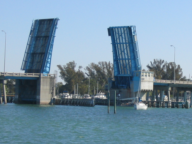 618x457 pixels (171K)