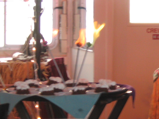 618x457 pixels (131K)