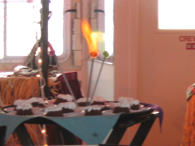 618x457 pixels (130K)